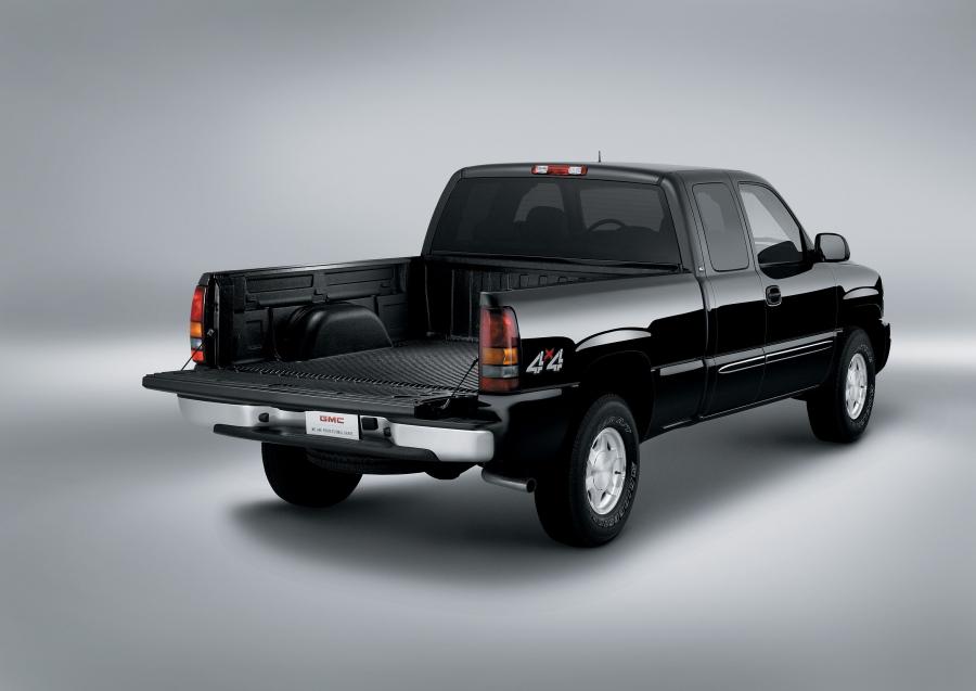  GMC Sierra 2003 года  (фото 2 из 31)